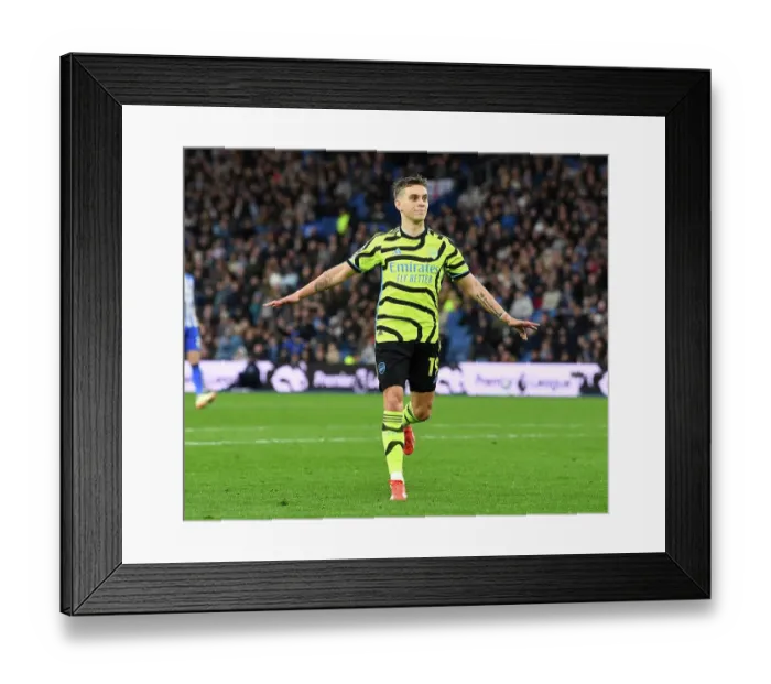 Framed Print : Brighton & Hove Albion v Arsenal FC - Premier League Framed Print : Brighton & Hove Albion v Arsenal FC - Premier League
