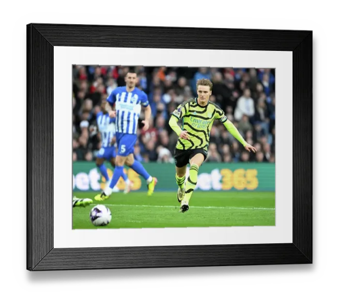 Framed Print : Brighton & Hove Albion v Arsenal FC - Premier League