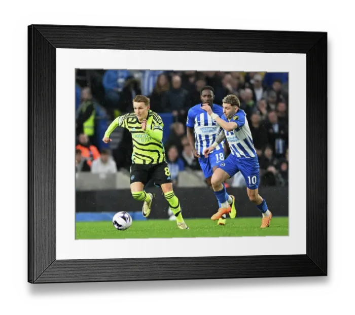 Framed Print : Brighton & Hove Albion v Arsenal FC - Premier League