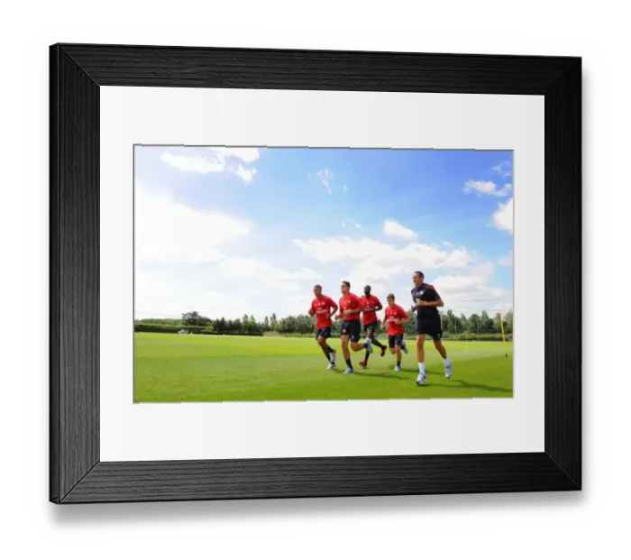 Framed Print : Paul Johnson (equipment manager) Kieran Gibbs, Vito Mannone, Johan Djourou