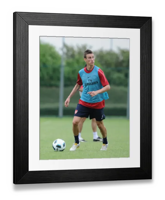 Framed Print : Arsenal's Laurent Koscielny at Training, London Colney 2010 Framed Print : Arsenal's Laurent Koscielny at Training, London Colney 2010