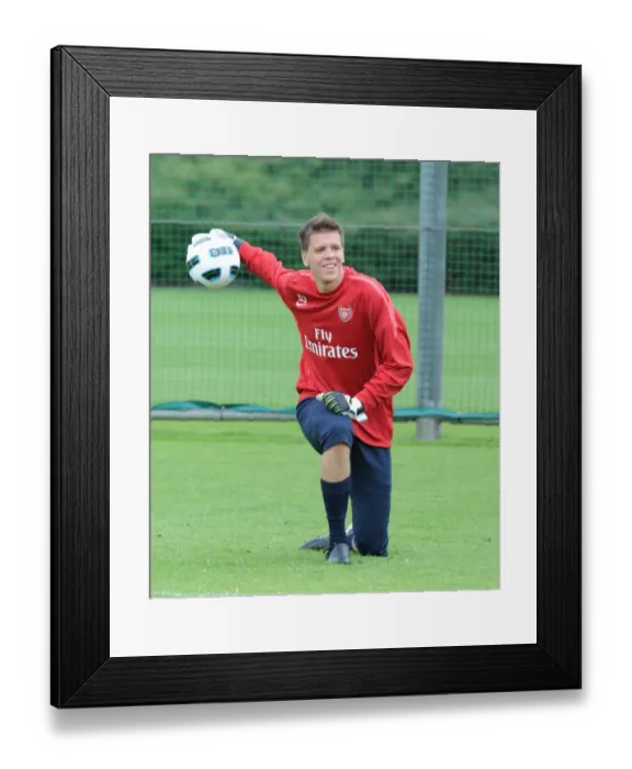 Framed Print : Arsenal's Wojciech Szczesny at London Colney Training Ground (Pre-Season 2010-11) Framed Print : Arsenal's Wojciech Szczesny at London Colney Training Ground (Pre-Season 2010-11)