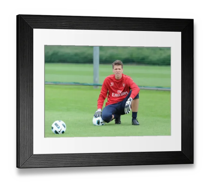 Framed Print : Arsenal's Wojciech Szczesny at London Colney Training Ground (Pre-Season 2010-11) Framed Print : Arsenal's Wojciech Szczesny at London Colney Training Ground (Pre-Season 2010-11)