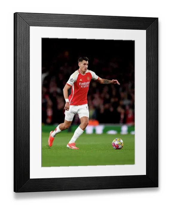 Framed Print : Arsenal FC v FC Bayern München: Quarter-final First Leg - UEFA Champions League 2023 / 24 Arsenal FC v FC Bayern Munchen: Quarter-final First Leg - UEFA Champions League 2023 / 24
