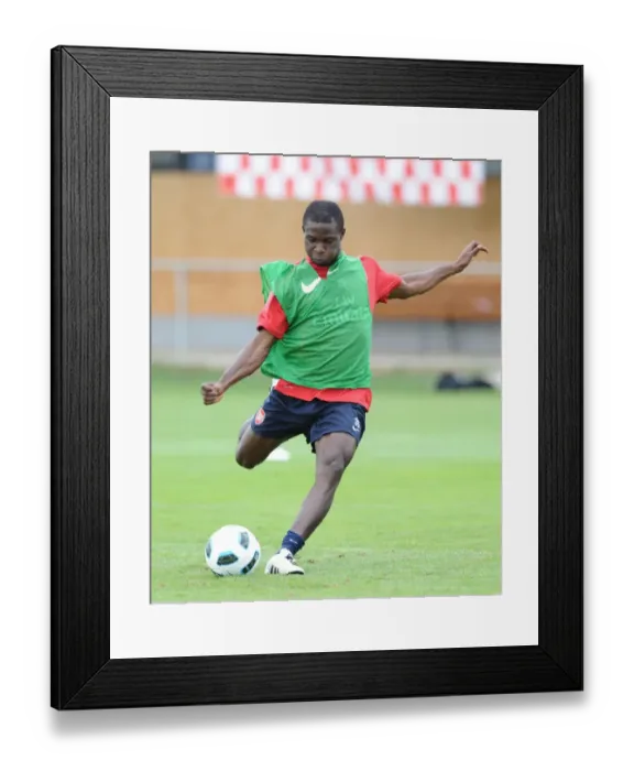 Framed Print : Arsenal's Emmanuel Frimpong at Training Camp, Austria, 2010 Framed Print : Arsenal's Emmanuel Frimpong at Training Camp, Austria, 2010