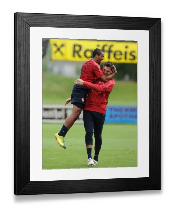 Framed Print : Theo Walcott and Vito Mannone (Arsenal). Arsenal Training Camp, Bad Waltersdorf