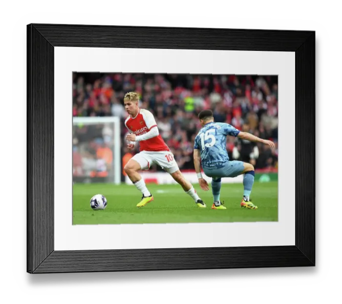 Framed Print : Arsenal FC v Aston Villa - Premier League