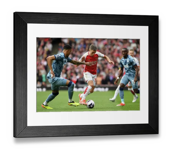 Framed Print : Arsenal FC v Aston Villa - Premier League Framed Print : Arsenal FC v Aston Villa - Premier League