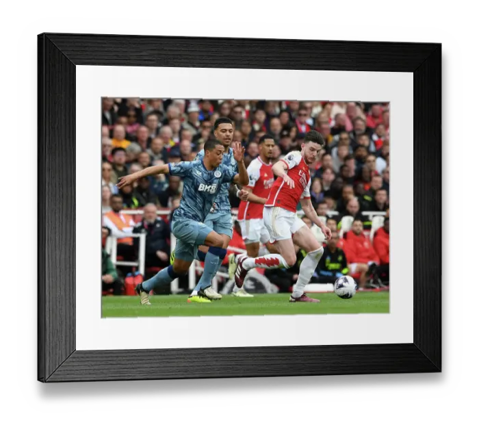 Framed Print : Arsenal FC v Aston Villa - Premier League