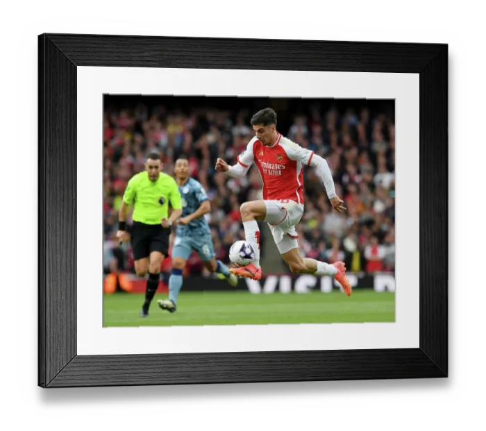 Framed Print : Arsenal FC v Aston Villa - Premier League