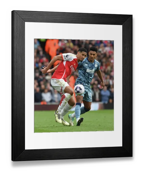 Framed Print : Arsenal FC v Aston Villa - Premier League Framed Print : Arsenal FC v Aston Villa - Premier League