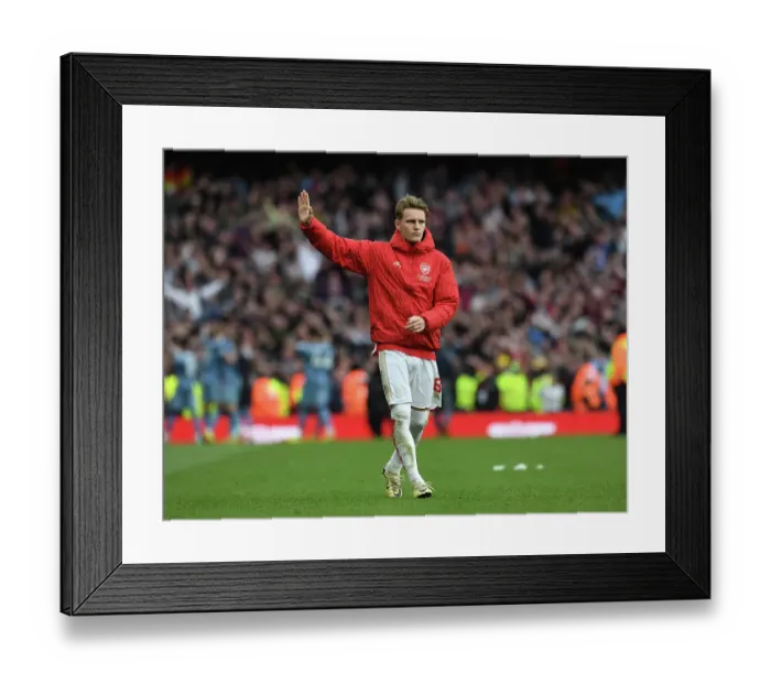 Framed Print : Arsenal FC v Aston Villa - Premier League