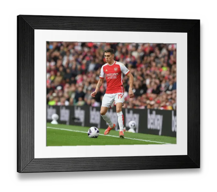 Framed Print : Arsenal FC v Aston Villa - Premier League