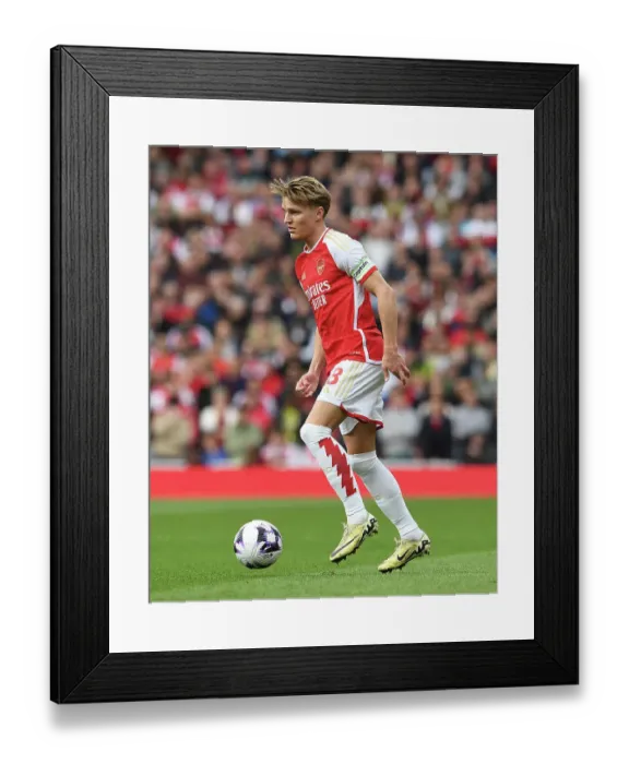 Framed Print : Arsenal FC v Aston Villa - Premier League