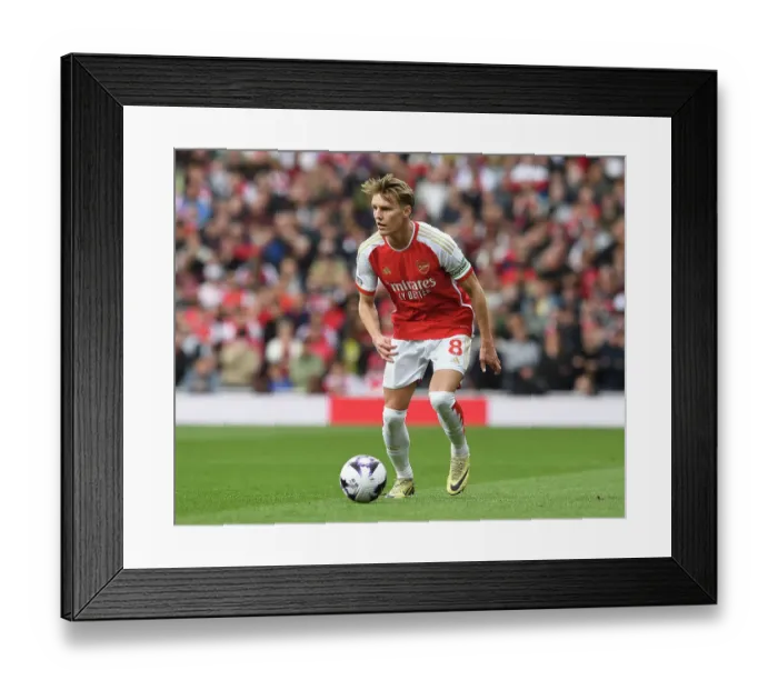 Framed Print : Arsenal FC v Aston Villa - Premier League Framed Print : Arsenal FC v Aston Villa - Premier League