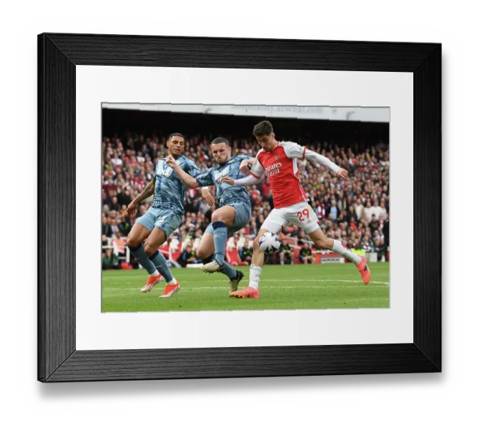 Framed Print : Arsenal FC v Aston Villa - Premier League Framed Print : Arsenal FC v Aston Villa - Premier League