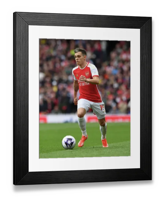 Framed Print : Arsenal FC v Aston Villa - Premier League Framed Print : Arsenal FC v Aston Villa - Premier League