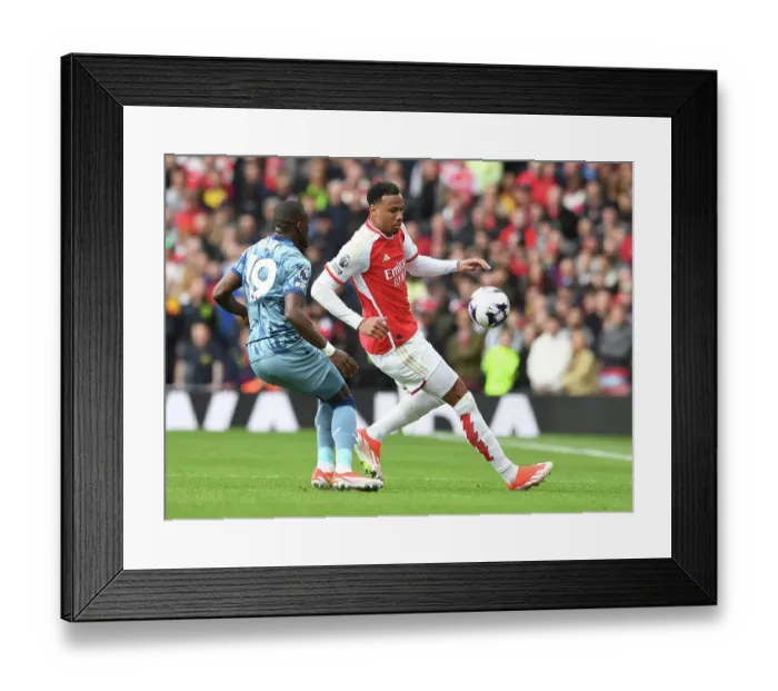 Framed Print : Arsenal FC v Aston Villa - Premier League