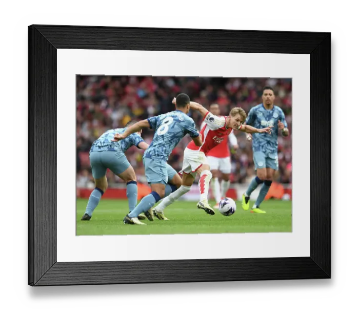 Framed Print : Arsenal FC v Aston Villa - Premier League Framed Print : Arsenal FC v Aston Villa - Premier League