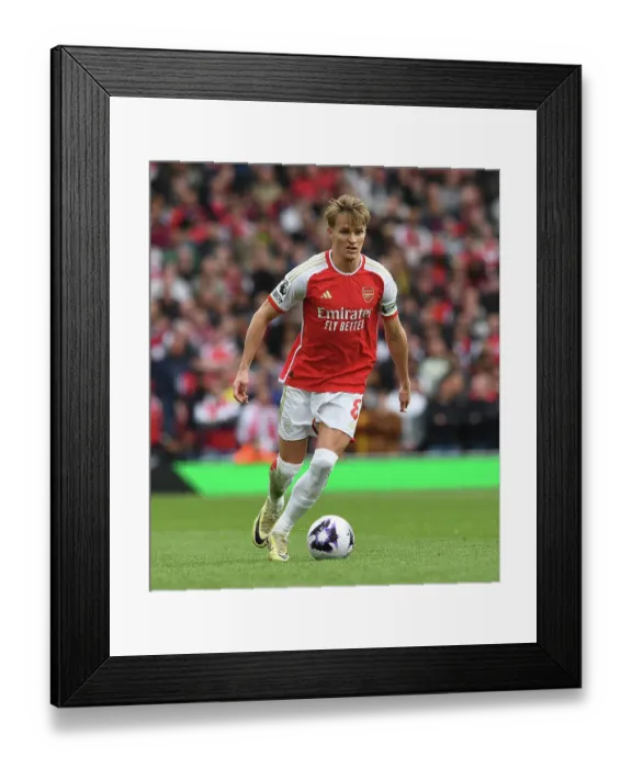 Framed Print : Arsenal FC v Aston Villa - Premier League