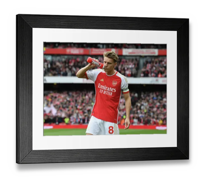 Framed Print : Arsenal FC v Aston Villa - Premier League