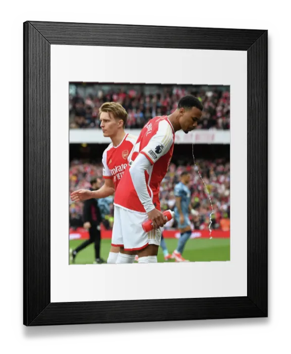 Framed Print : Arsenal FC v Aston Villa - Premier League Framed Print : Arsenal FC v Aston Villa - Premier League