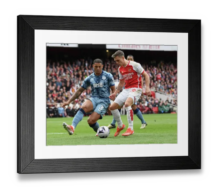 Framed Print : Arsenal FC v Aston Villa - Premier League