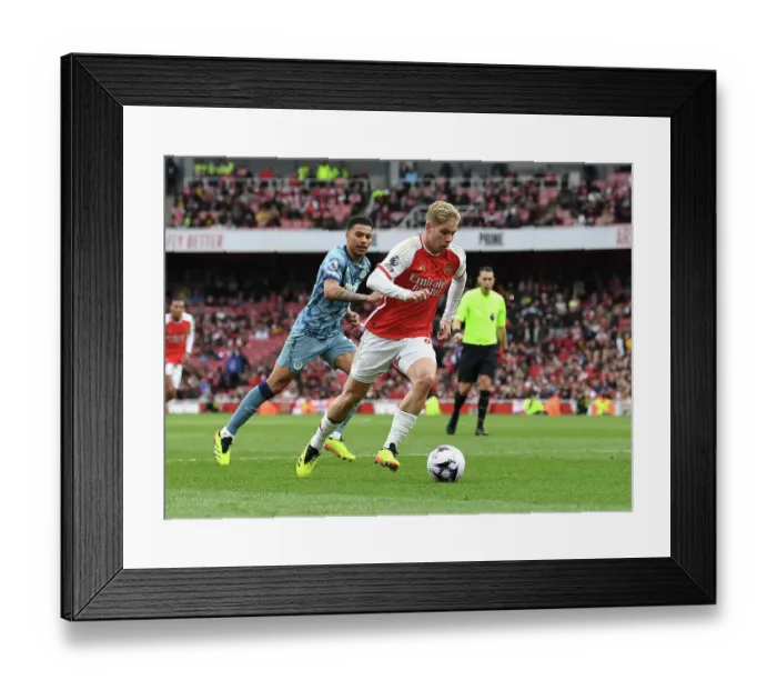 Framed Print : Arsenal FC v Aston Villa - Premier League Framed Print : Arsenal FC v Aston Villa - Premier League