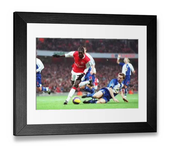 Framed Print : Emmanuel Adebayor (Arsenal) Andy Todd (Blacburn)