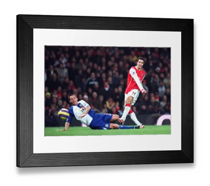 Framed Print : Robin van Persie scores Arsenals 4th goal, his 1st, past Andre Ooijer (Blacburn) Framed Print : Robin van Persie scores Arsenals 4th goal, his 1st, past Andre Ooijer (Blacburn)