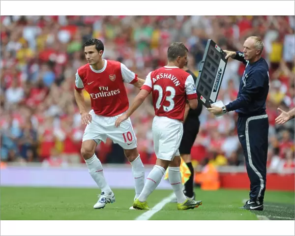 Arsenal substitute Robin van Persie replaces Andrey Arshavin. Arsenal 6: 0 Blackpool