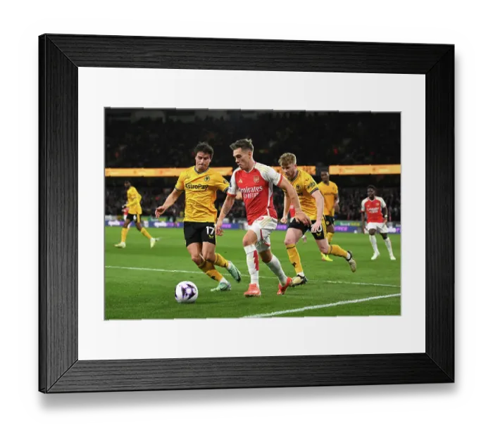 Framed Print : Wolverhampton Wanderers v Arsenal FC - Premier League Framed Print : Wolverhampton Wanderers v Arsenal FC - Premier League