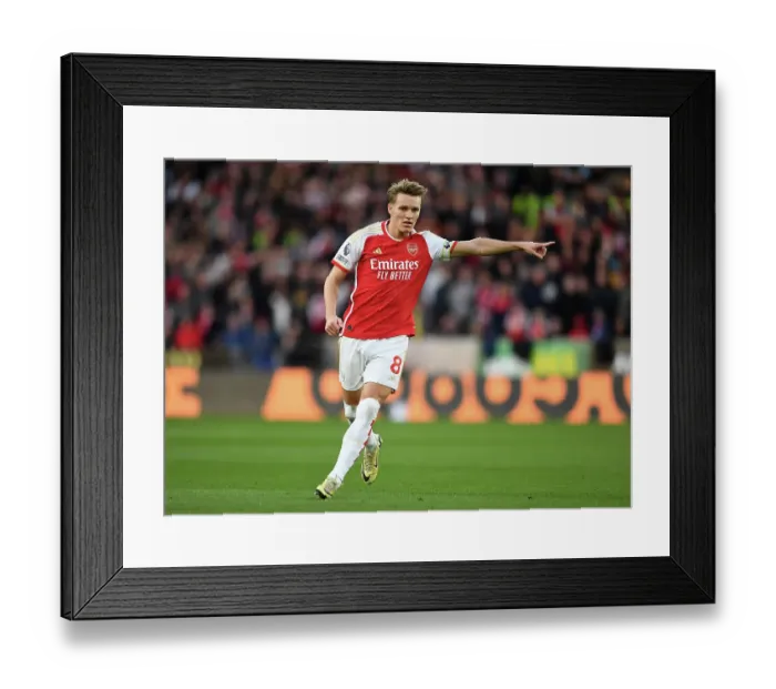 Framed Print : Wolverhampton Wanderers v Arsenal FC - Premier League