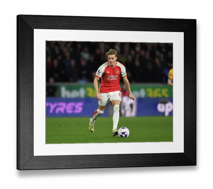Framed Print : Wolverhampton Wanderers v Arsenal FC - Premier League