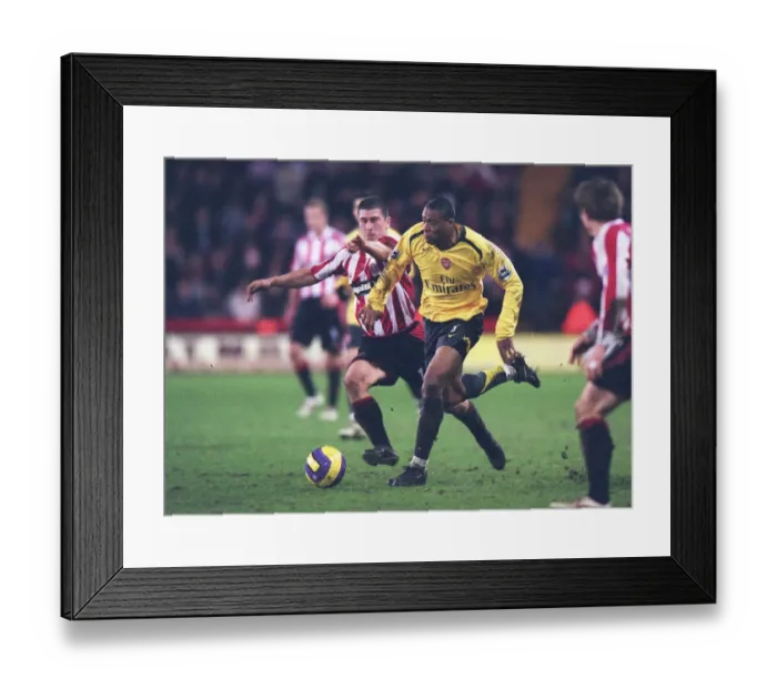 Framed Print : Julio Baptista (Arsenal) Nick Montgomery (Sheff Utd) Framed Print : Julio Baptista (Arsenal) Nick Montgomery (Sheff Utd)