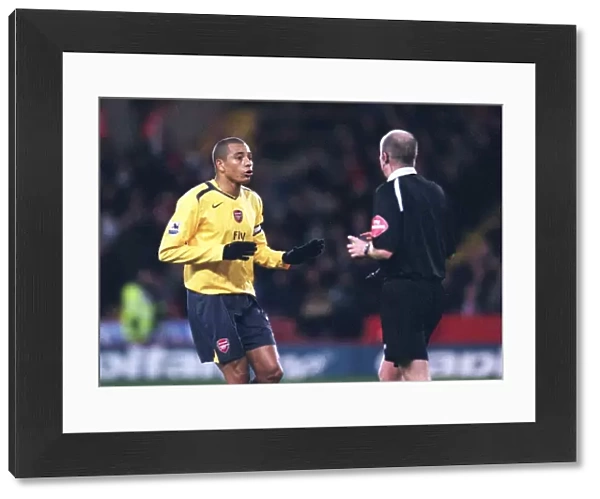 Gilberto (Arsenal) with referee A