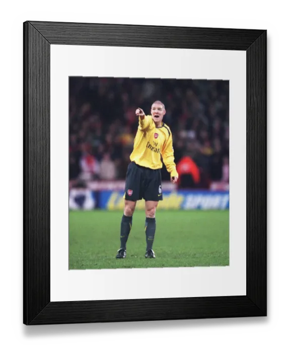 Framed Print : Philippe Senderos: Arsenal's Lone Warrior in Sheffield United's 1:0 Victory