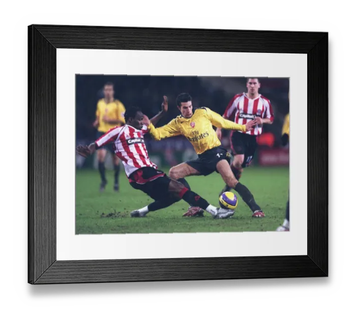 Framed Print : Robin van Persie (Arsenal) Claude Davis (Sheff Utd) Framed Print : Robin van Persie (Arsenal) Claude Davis (Sheff Utd)