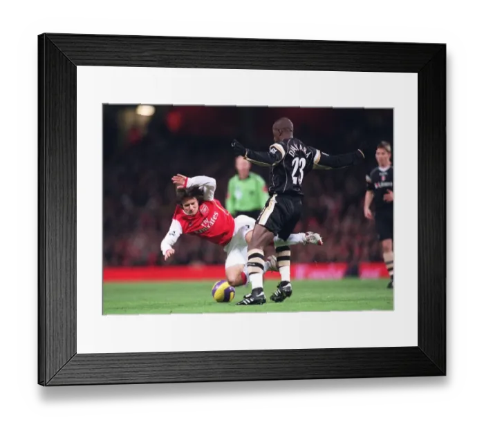 Framed Print : Tomas Rosicky (Arsenal) Souleymane Diawara (Charlton)