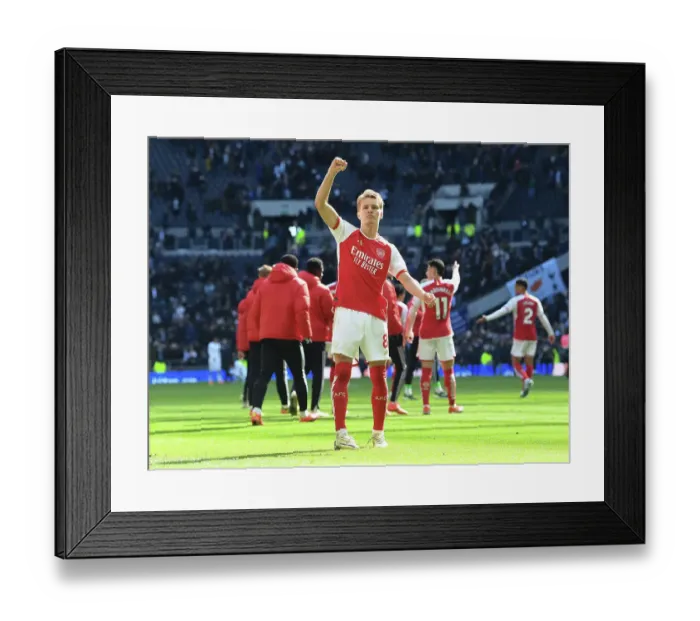 Framed Print : Tottenham Hotspur v Arsenal FC - Premier League