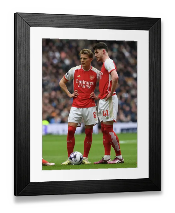 Framed Print : Tottenham Hotspur v Arsenal FC - Premier League