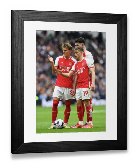 Framed Print : Tottenham Hotspur v Arsenal FC - Premier League