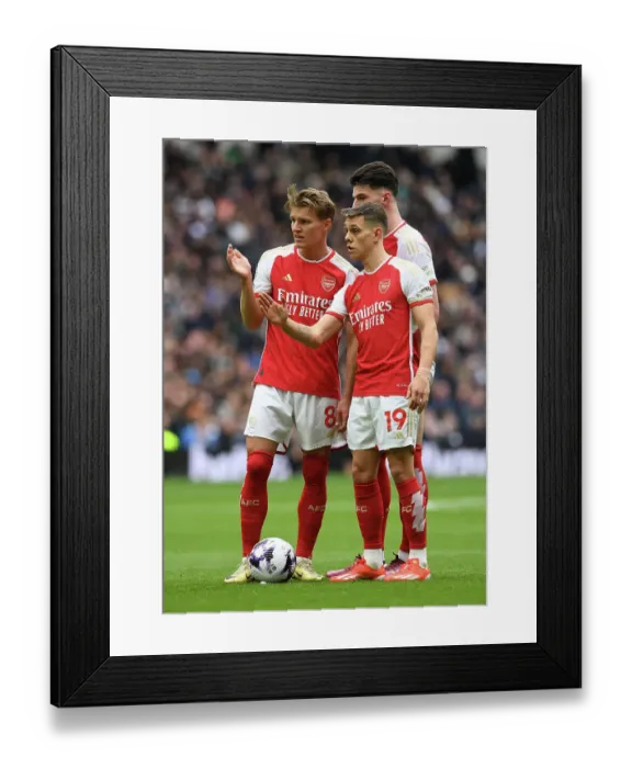 Framed Print : Tottenham Hotspur v Arsenal FC - Premier League