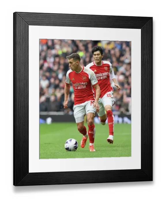Framed Print : Tottenham Hotspur v Arsenal FC - Premier League Framed Print : Tottenham Hotspur v Arsenal FC - Premier League