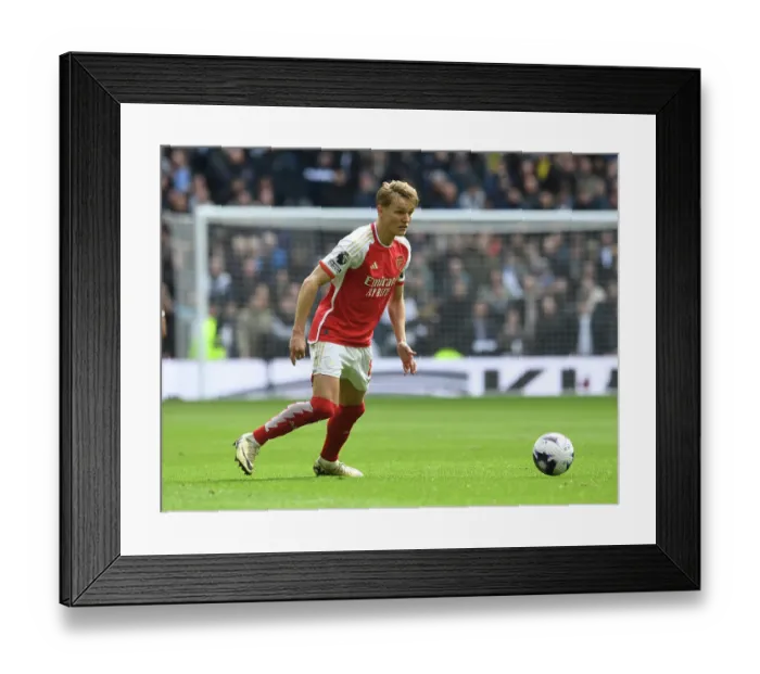 Framed Print : Tottenham Hotspur v Arsenal FC - Premier League