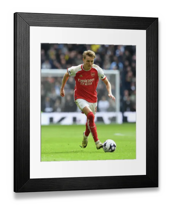Framed Print : Tottenham Hotspur v Arsenal FC - Premier League