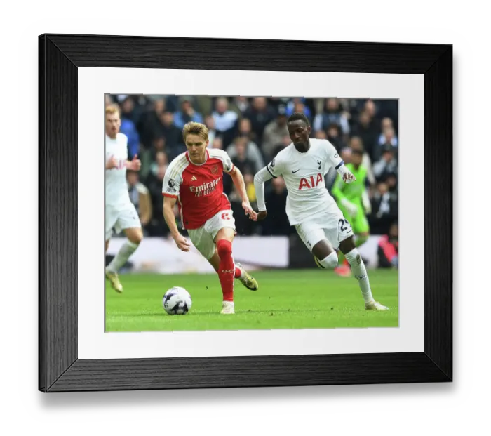 Framed Print : Tottenham Hotspur v Arsenal FC - Premier League