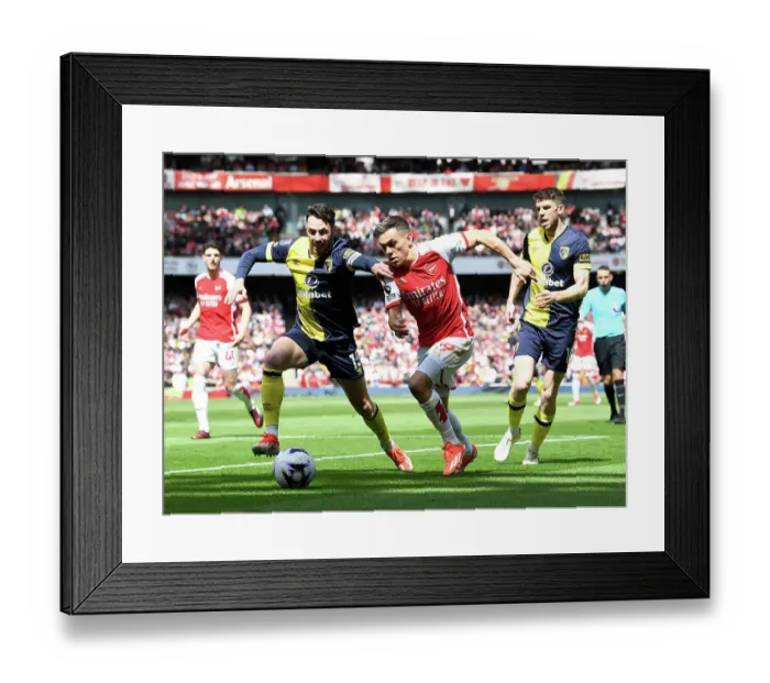 Framed Print : Arsenal FC v AFC Bournemouth - Premier League Framed Print : Arsenal FC v AFC Bournemouth - Premier League