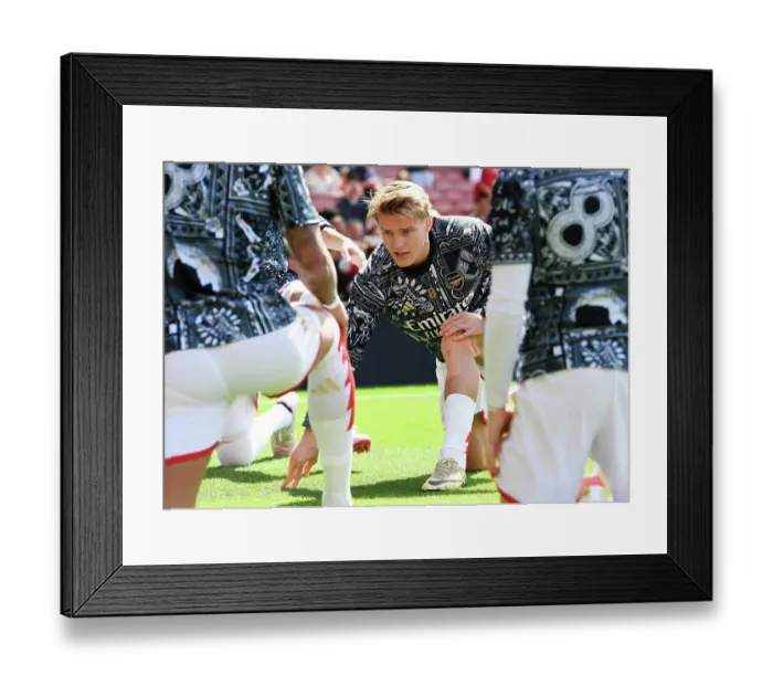 Framed Print : Arsenal FC v AFC Bournemouth - Premier League Framed Print : Arsenal FC v AFC Bournemouth - Premier League