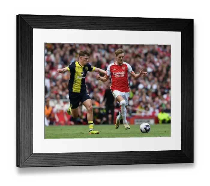 Framed Print : Arsenal FC v AFC Bournemouth - Premier League Framed Print : Arsenal FC v AFC Bournemouth - Premier League